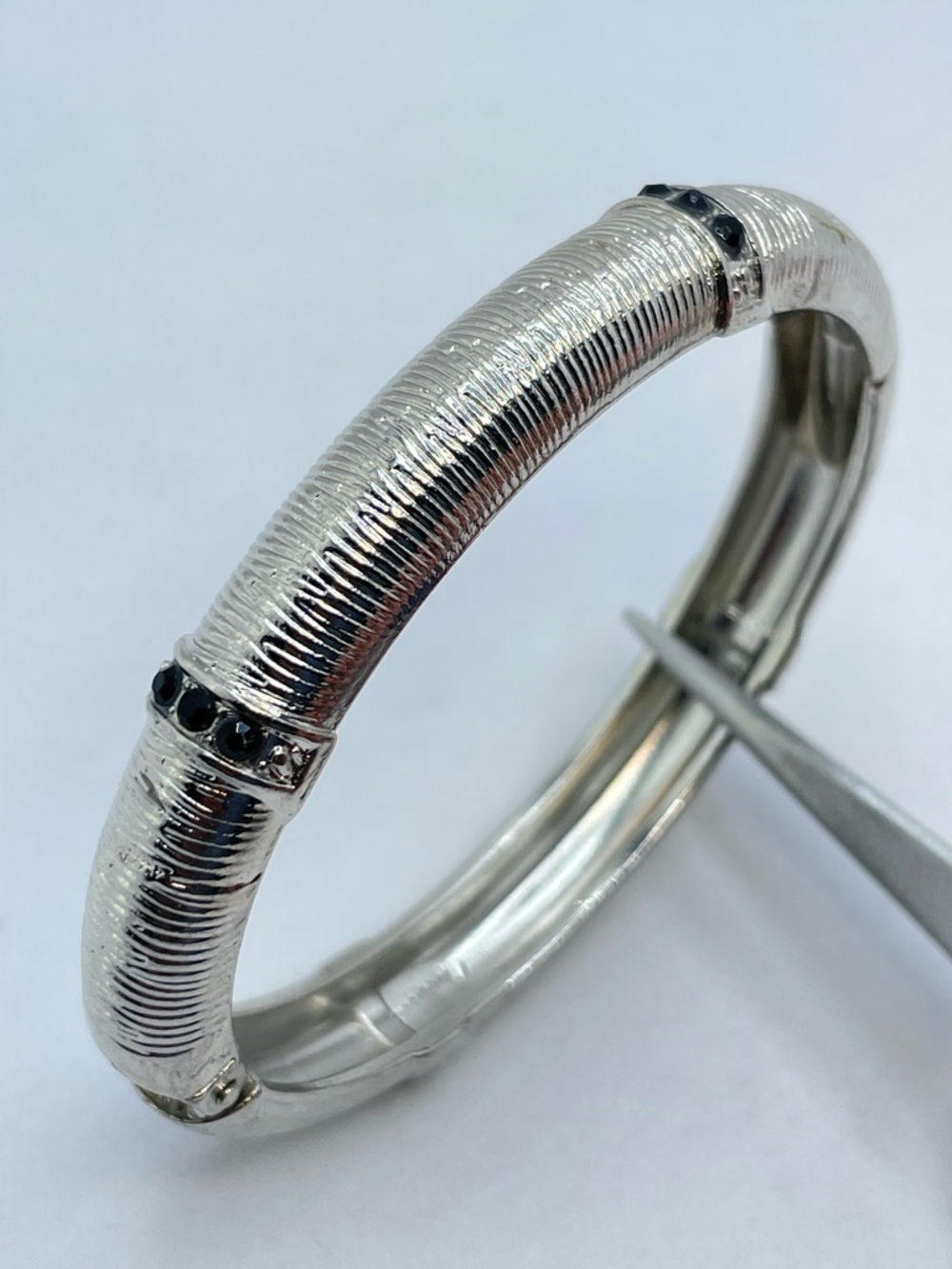Silver Tone Hinged Bangle Bracelet Black Rhinestones Textured Modern - Picture 4 of 10